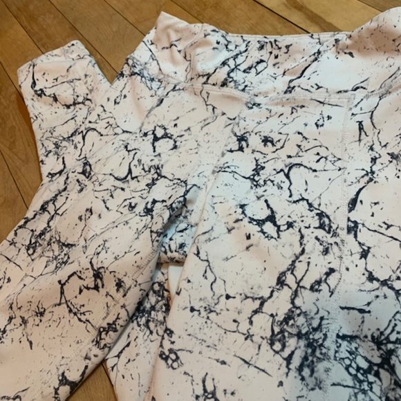 GARAGE Women's Marble Pattern Leggings - Picture 3 of 5